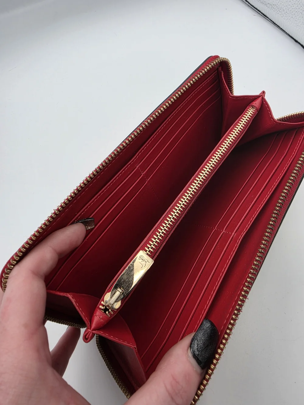 Christian Louboutin Red/Tan Panettone Wallet Featuring The Kraft Loubi COA(EUC)✨